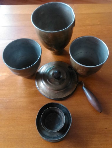 Antico set bruciatore tazze